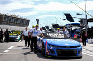 The pit crew of NASCAR Cup Series driver Kyle Larson (5) pushes the car out onto pit road at Atlanta Motor Speedway- Source: Imagn